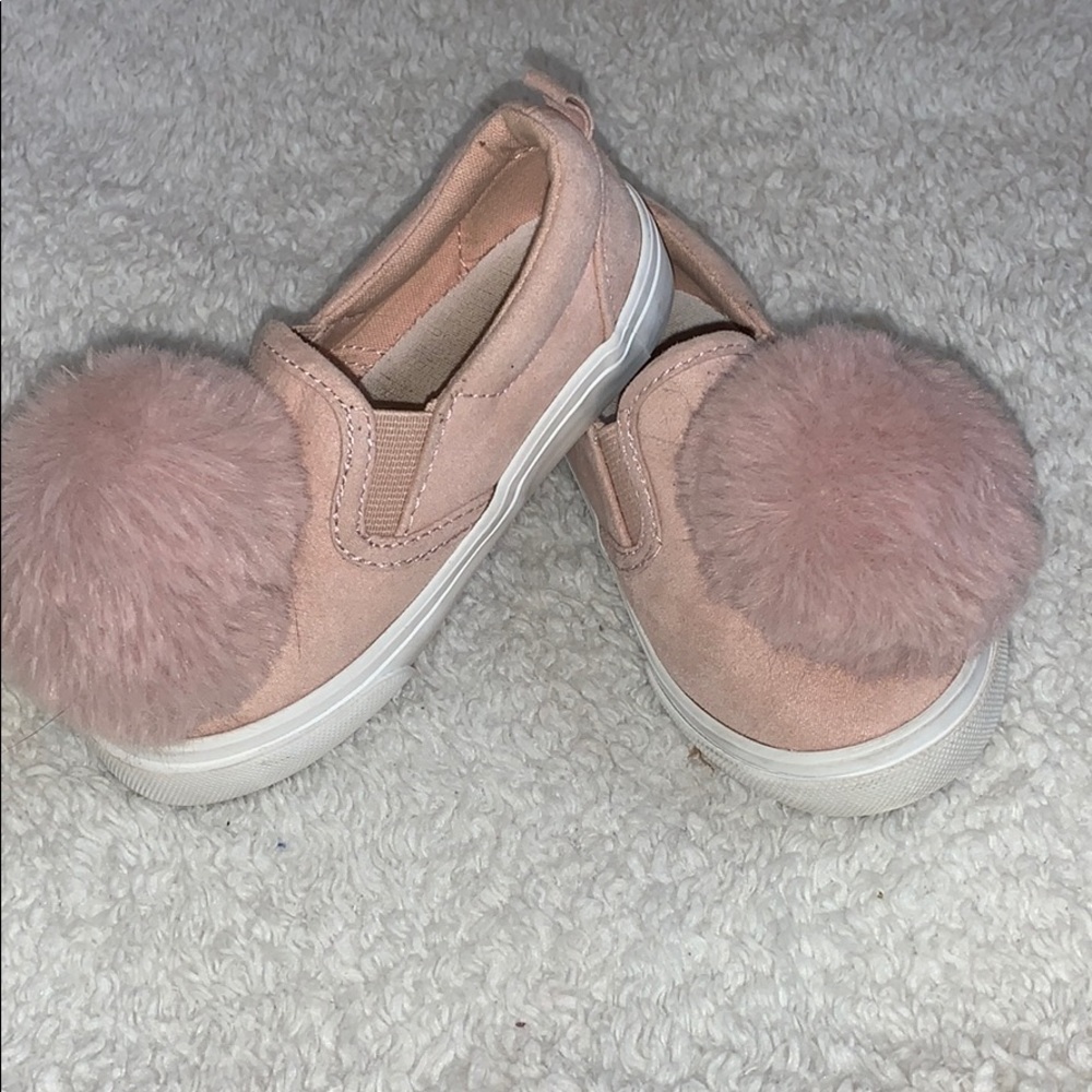 Toddler pom-pom shoes